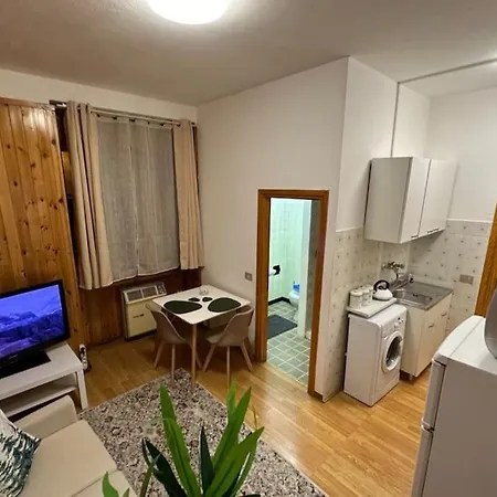 Favoloso A Apartment Branzi